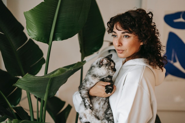 How is plant-based cat litter helping the earth?